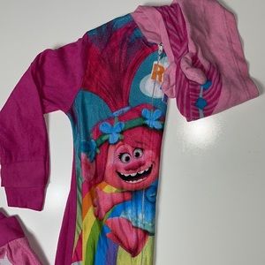 Trolls Kids sleeping PJS Size 8 soft and cute and comfortable